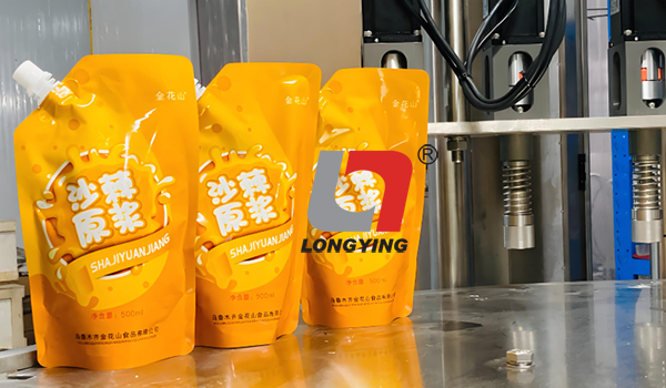 龍應沙棘飲料自立袋充填旋蓋機